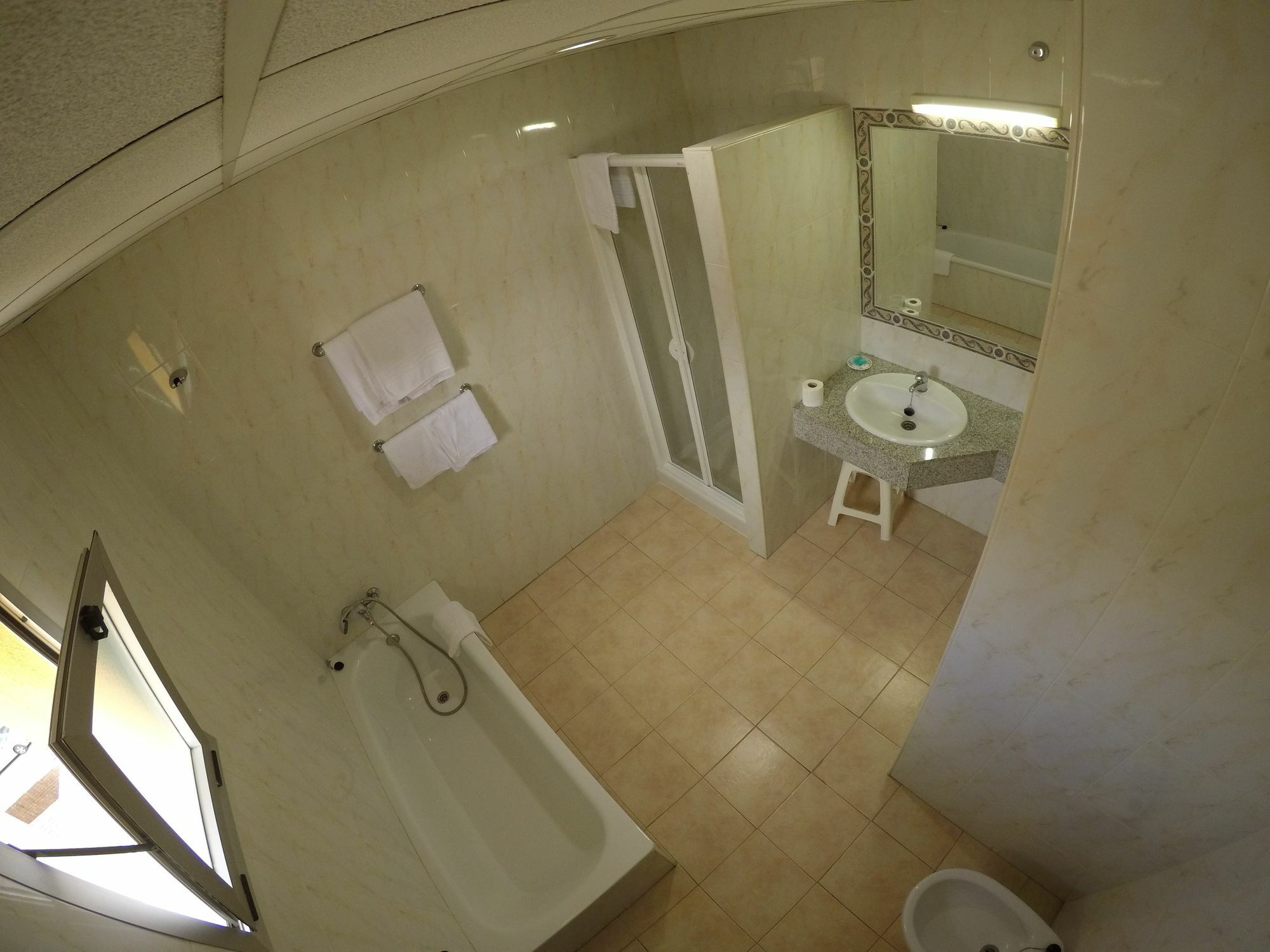 Hostal La Casa De Enfrente Malaga Luaran gambar