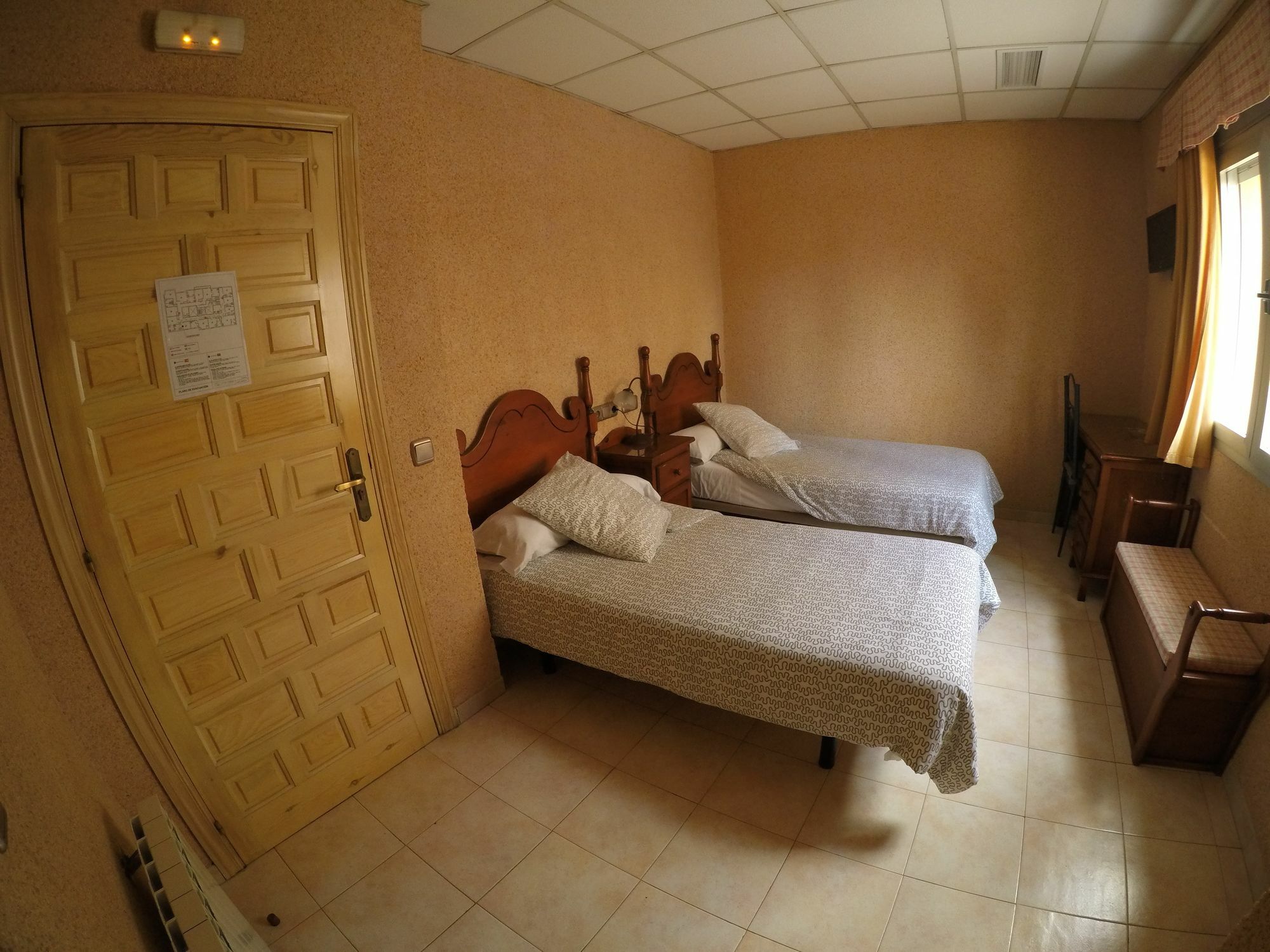 Hostal La Casa De Enfrente Malaga Luaran gambar