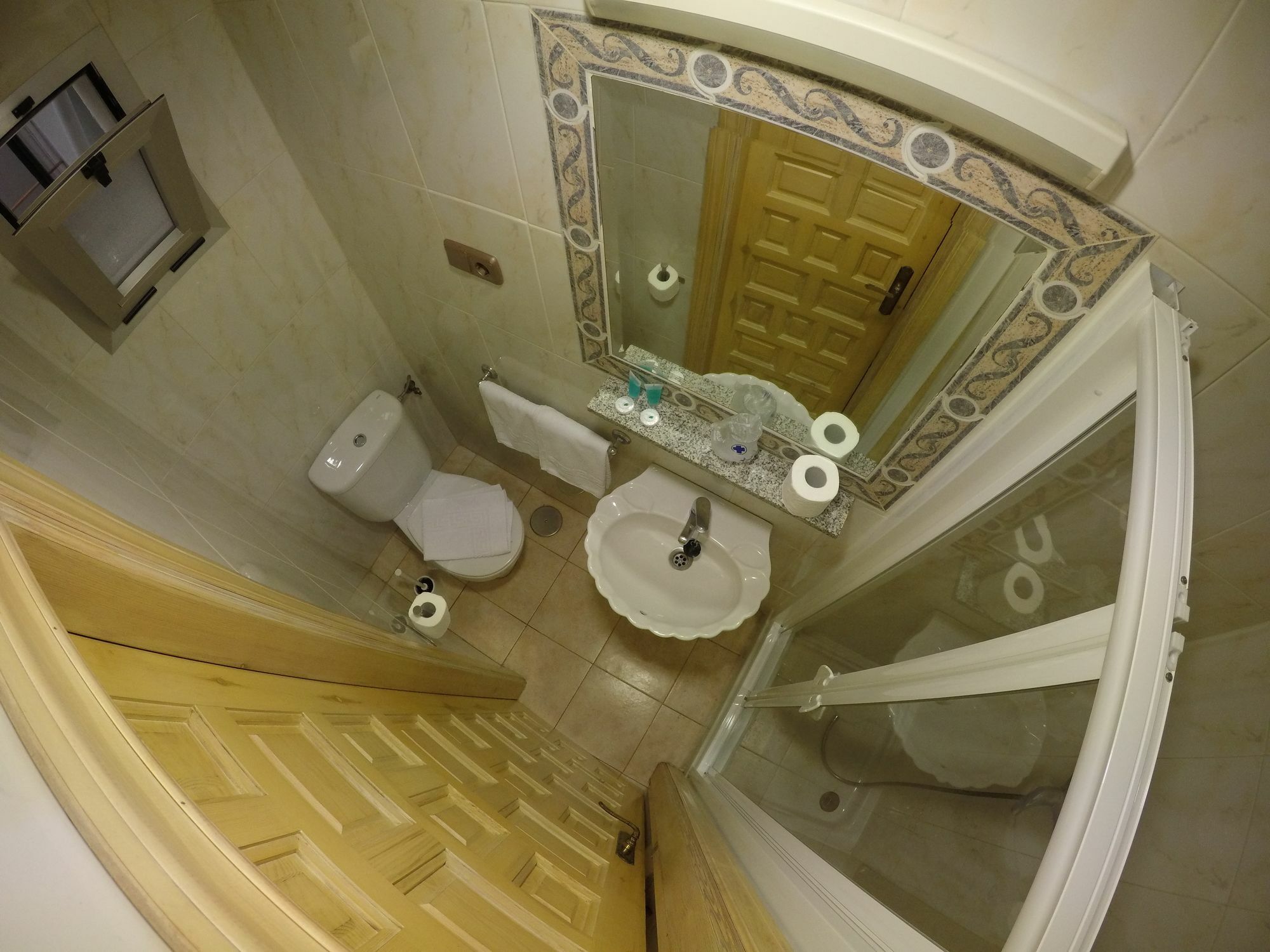 Hostal La Casa De Enfrente Malaga Luaran gambar