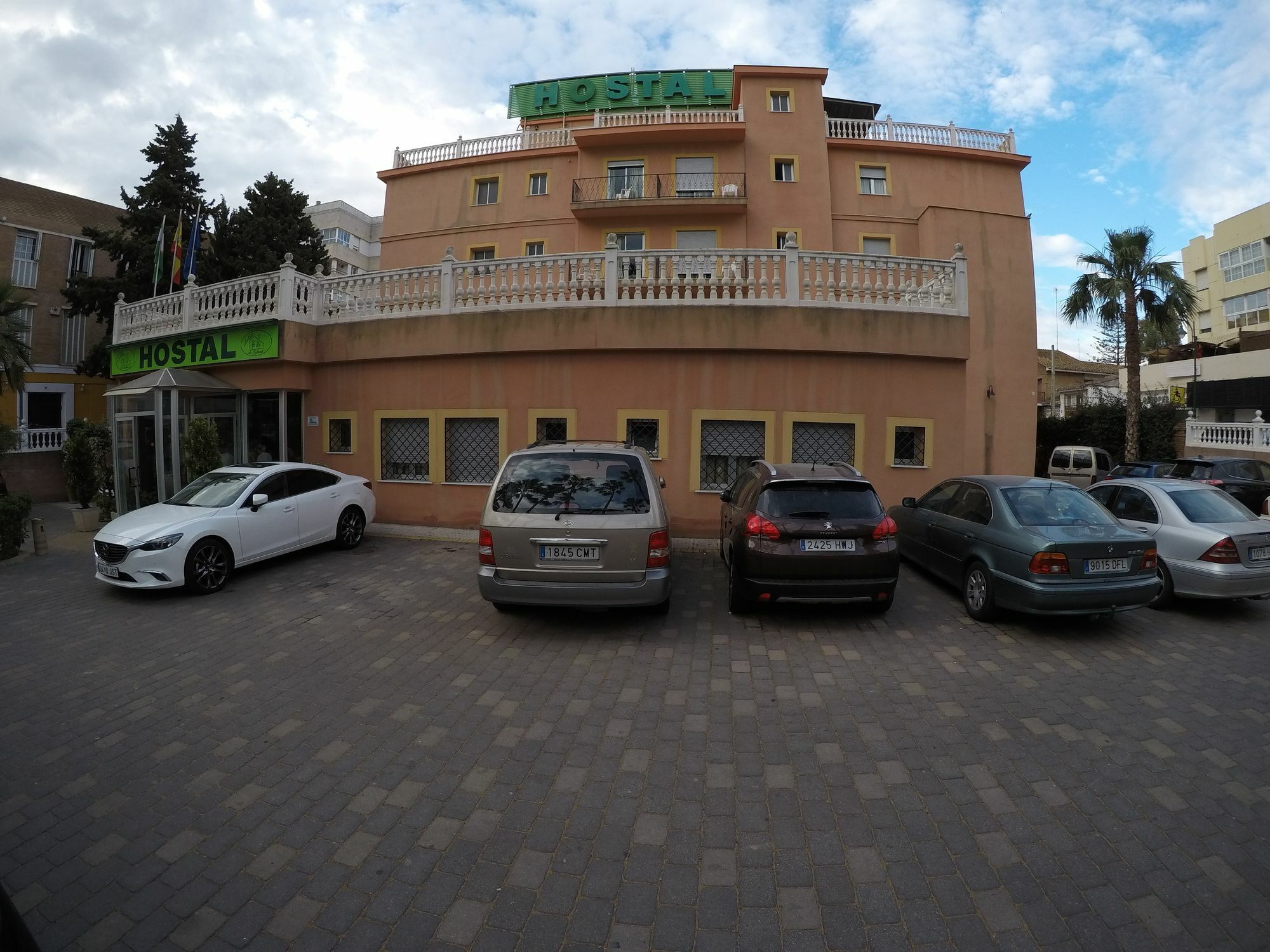 Hostal La Casa De Enfrente Malaga Luaran gambar