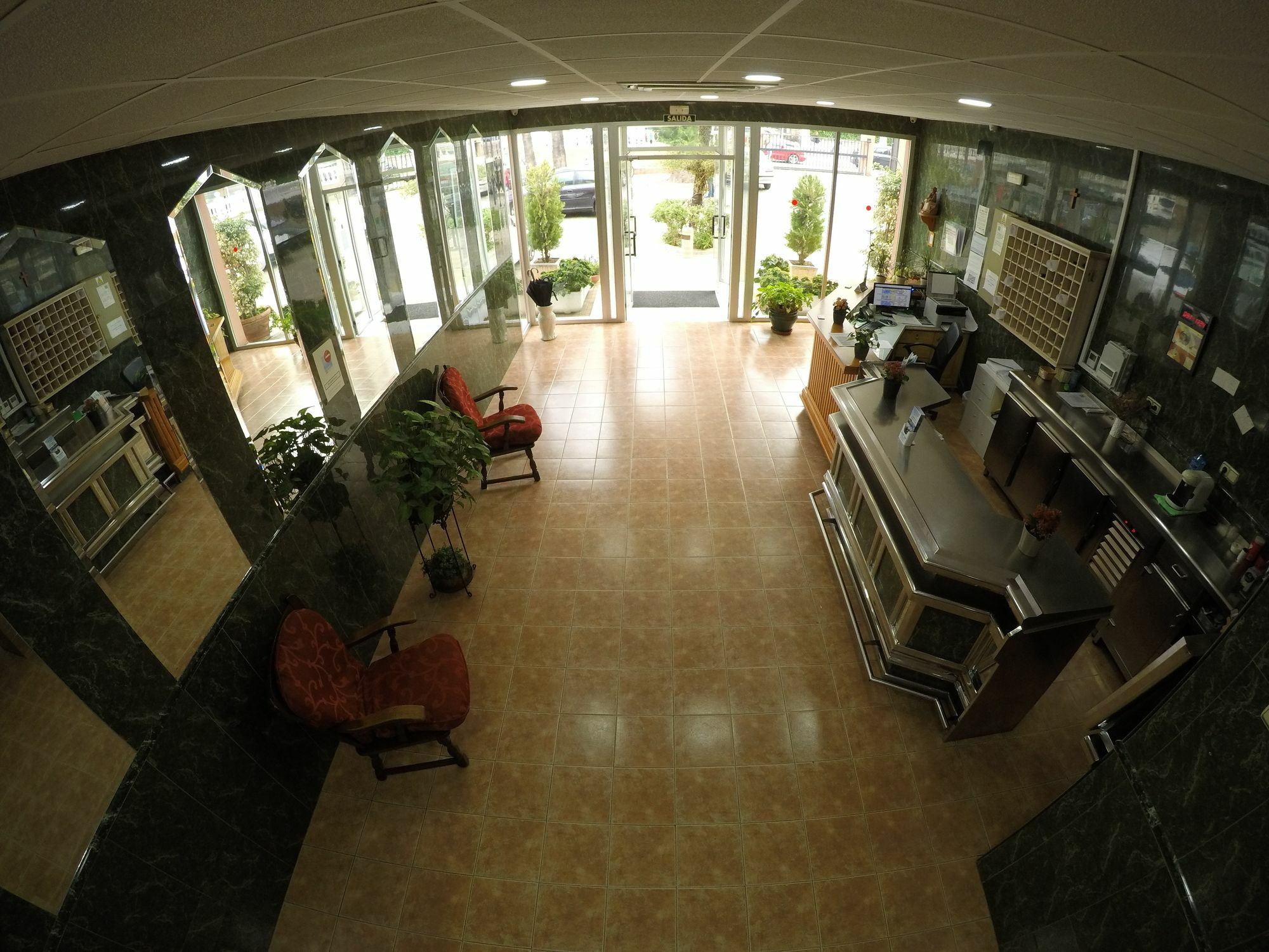 Hostal La Casa De Enfrente Malaga Luaran gambar