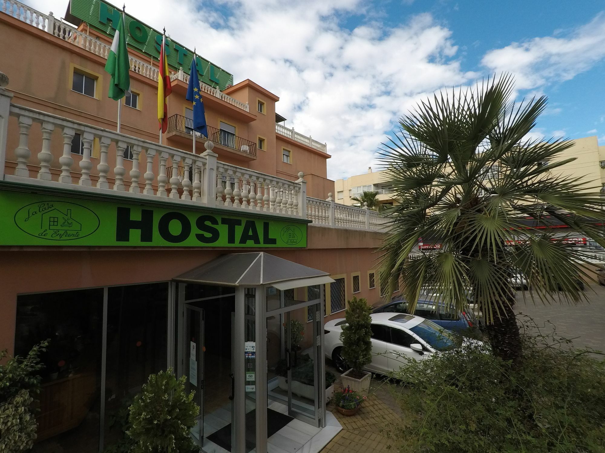 Hostal La Casa De Enfrente Malaga Luaran gambar