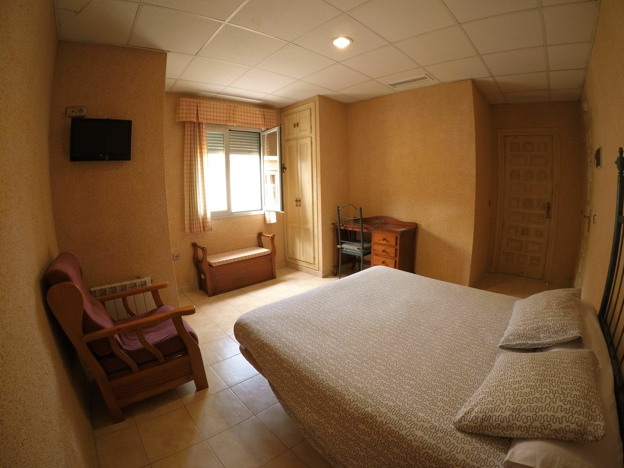 Hostal La Casa De Enfrente Malaga Luaran gambar