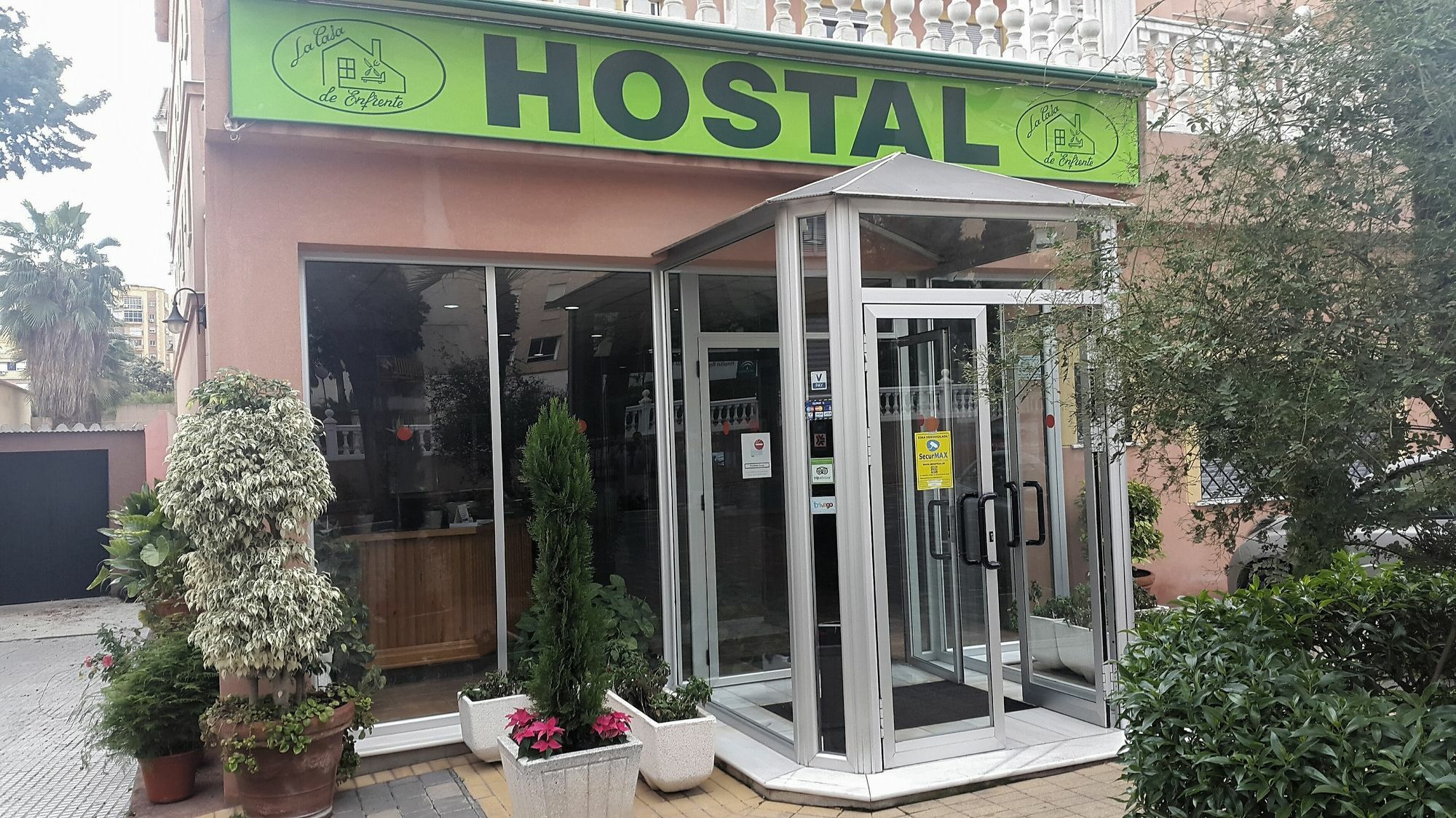 Hostal La Casa De Enfrente Malaga Luaran gambar