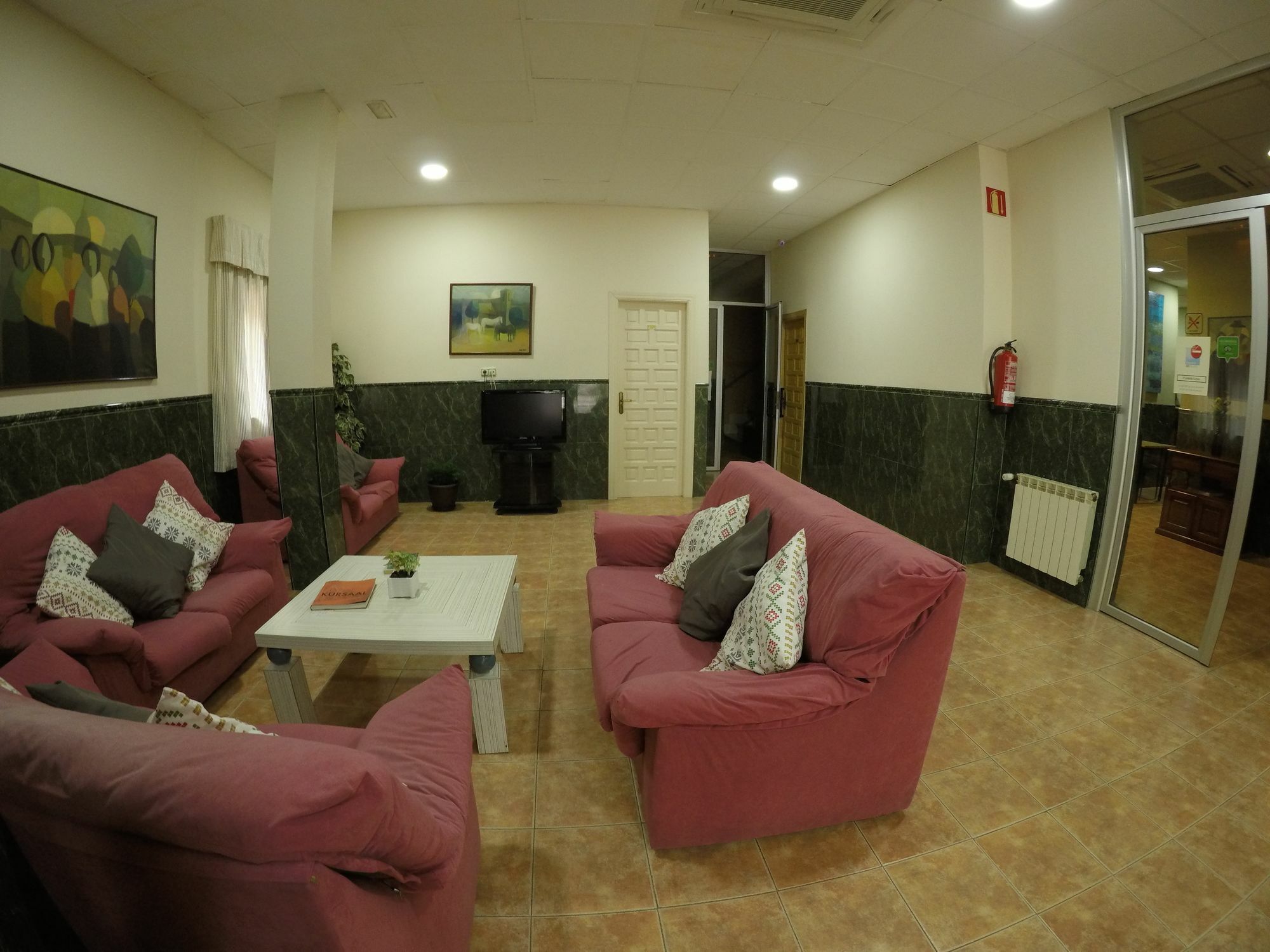 Hostal La Casa De Enfrente Malaga Luaran gambar